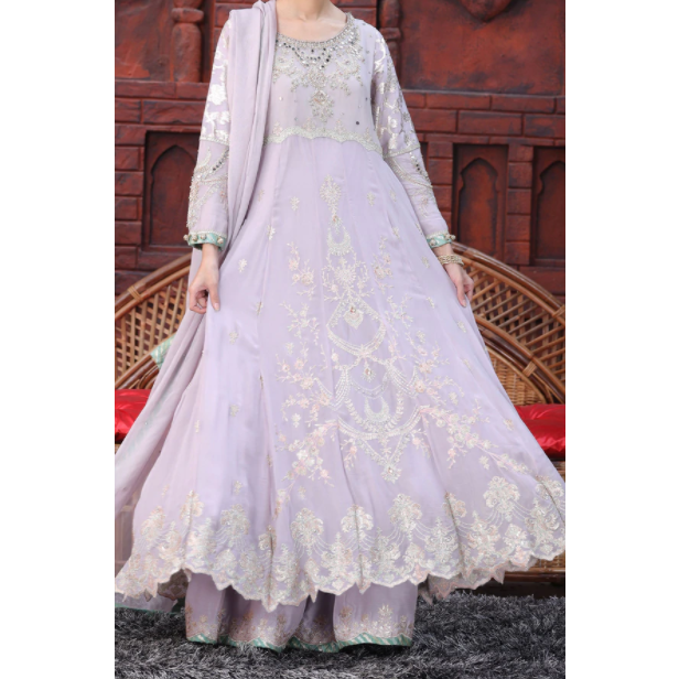 Light lilac chiffon voluminous frock style dress